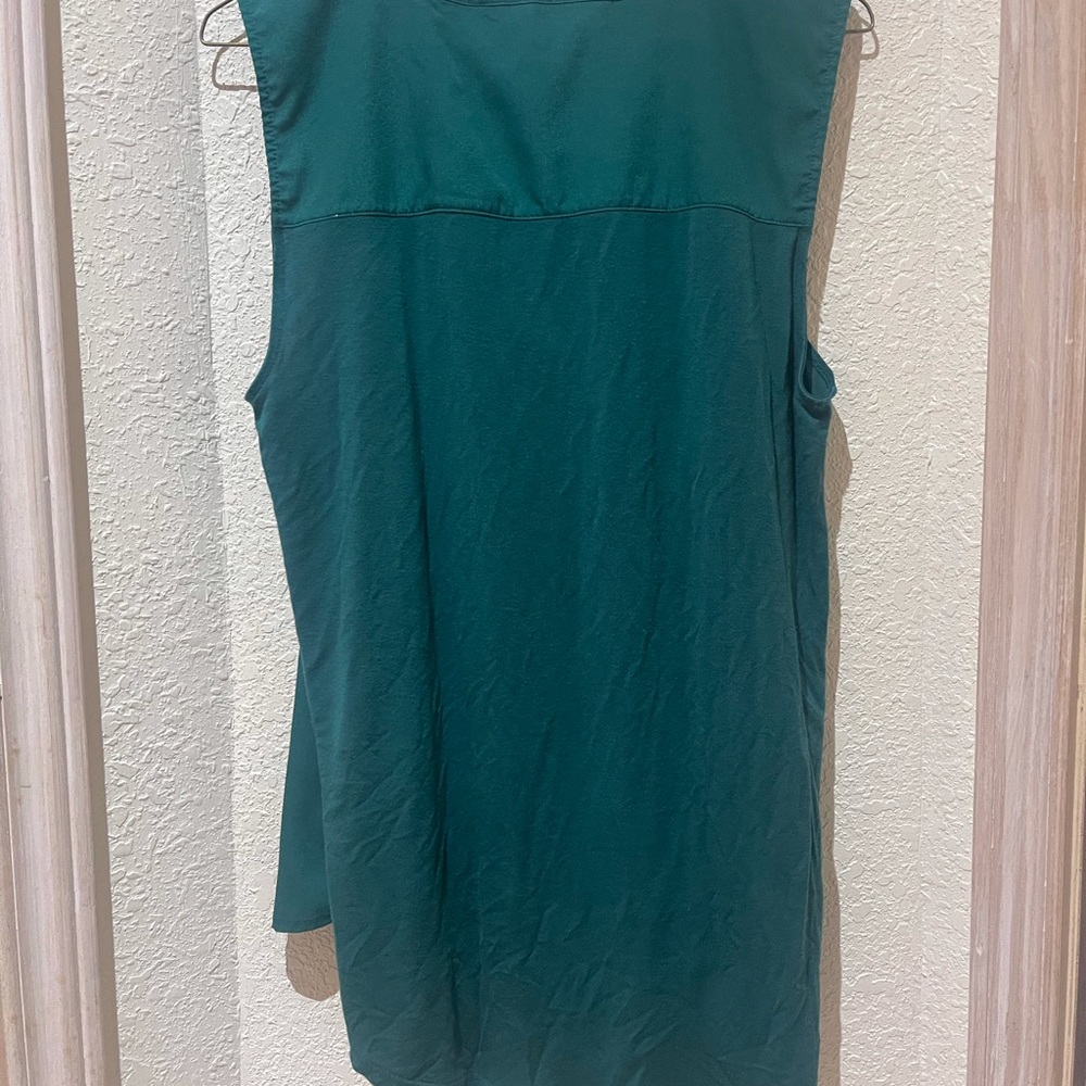 BCBG TOP - Picture 3 of 3